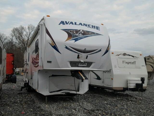 4YDF34523CE760608 - 2012 KEYSTONE TRAILER WHITE photo 1