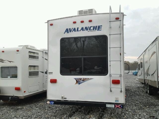 4YDF34523CE760608 - 2012 KEYSTONE TRAILER WHITE photo 4