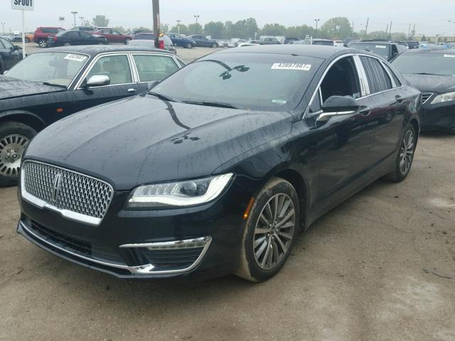 3LN6L5A95HR605389 - 2017 LINCOLN MKZ შავი ფოტო 2