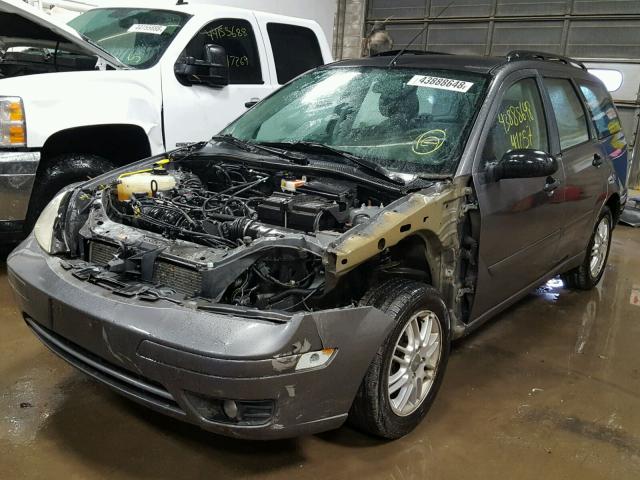 1FAHP36N77W227959 - 2007 FORD FOCUS ZXW GRAY photo 2