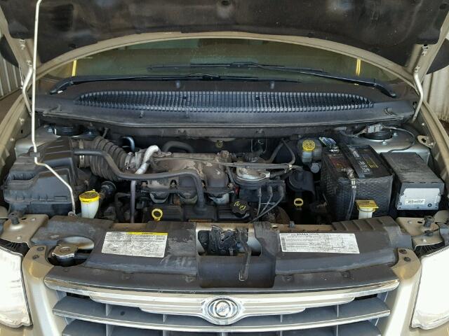 2C8GP64L45R379937 - 2005 CHRYSLER TOWN & COU GOLD photo 7