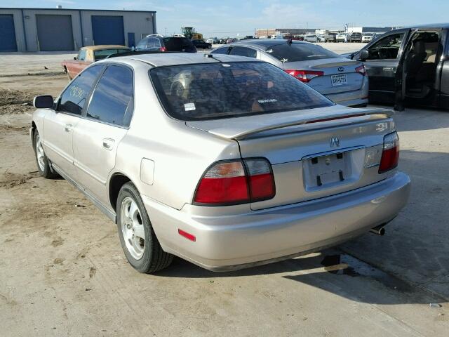 1HGCD560XVA249026 - 1997 HONDA ACCORD GRAY photo 3