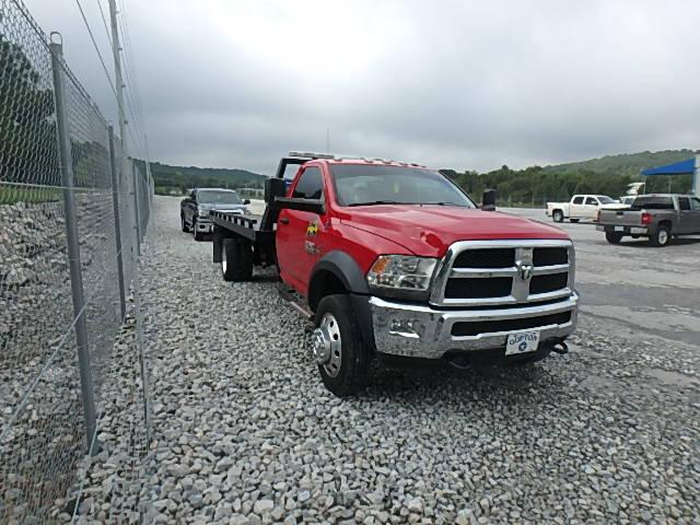 3C7WRMDL4EG115136 - 2014 RAM 5500 RED photo 2