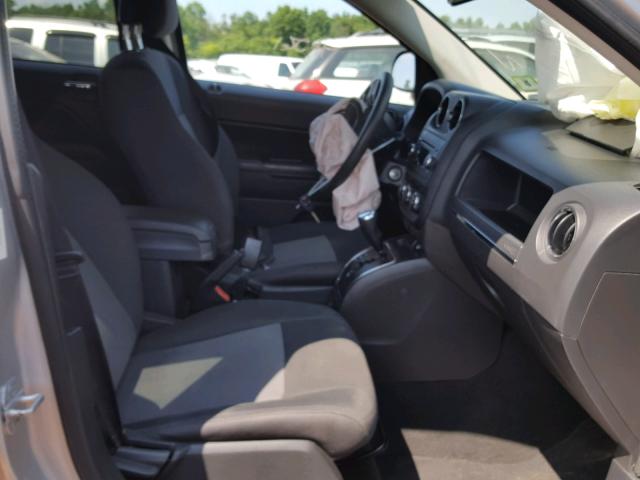 1C4NJDBB3CD570161 - 2012 JEEP COMPASS SP 白色 照片 5