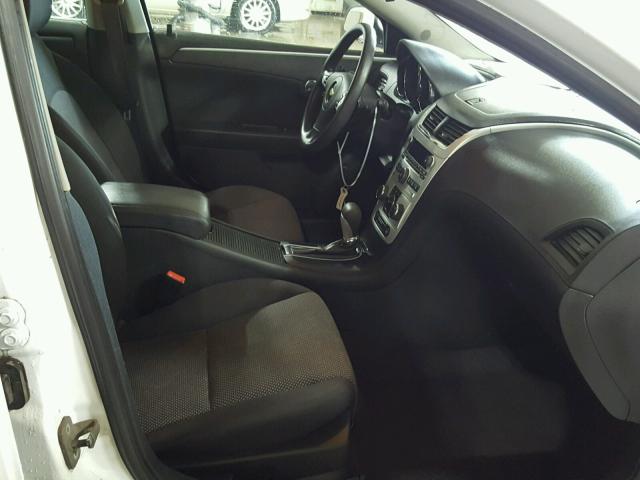 1G1ZC5EBXAF261147 - 2010 CHEVROLET MALIBU 1LT თეთრი ფოტო 5