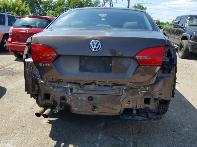 3VW2K7AJ1BM068792 - 2011 VOLKSWAGEN JETTA BASE 棕色 照片 9