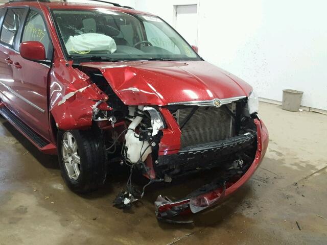 2A8HR54119R617119 - 2009 CHRYSLER TOWN & COU RED photo 9