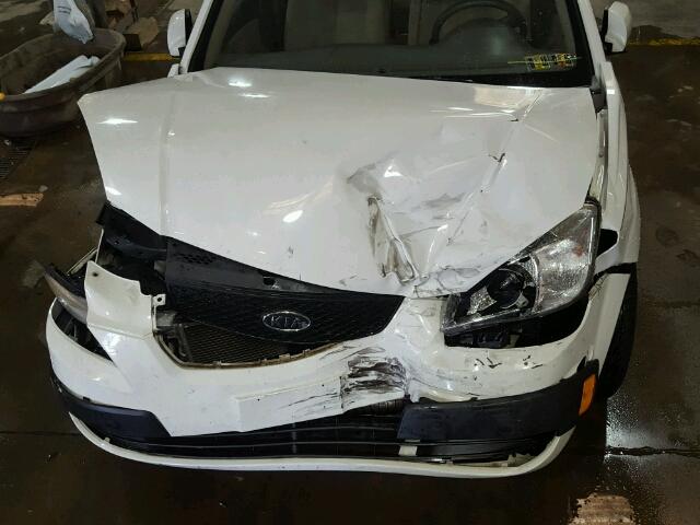 KNADE223896505037 - 2009 KIA RIO WHITE photo 7