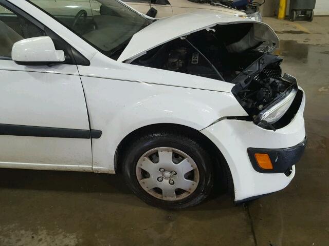 KNADE223896505037 - 2009 KIA RIO WHITE photo 9