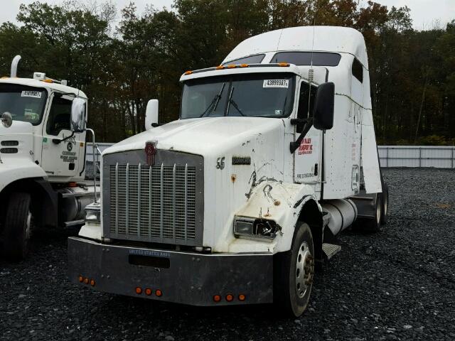 1XKDDB9X15J086457 - 2005 KENWORTH CONSTRUCTI WHITE photo 2