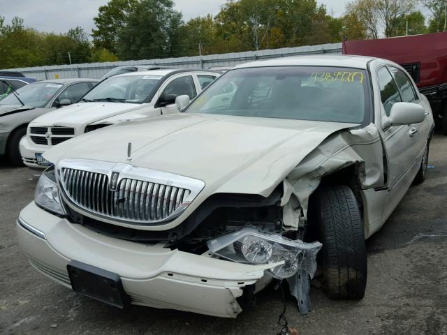 1LNHM82W96Y646523 - 2006 LINCOLN TOWN CAR WHITE photo 2