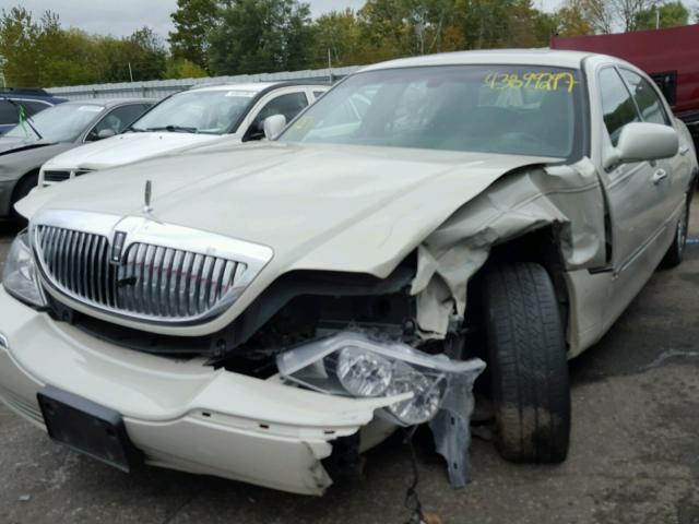 1LNHM82W96Y646523 - 2006 LINCOLN TOWN CAR WHITE photo 9