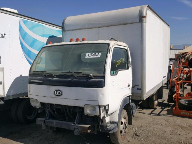 JNAUZ51J65A550125 - 2005 NISSAN BOX TRUCK WHITE photo 2