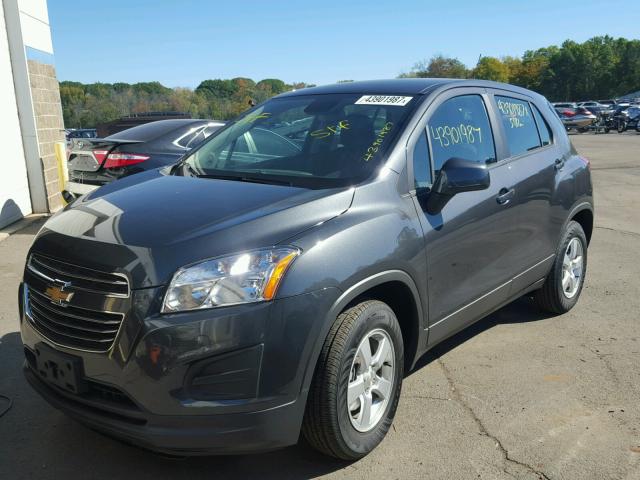 3GNCJNSBXGL263588 - 2016 CHEVROLET TRAX LS CHARCOAL photo 2