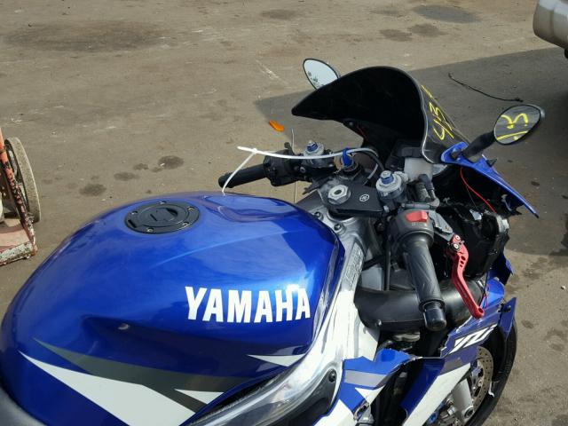 JYARJ04E62A027139 - 2002 YAMAHA YZFR6 L BLUE photo 5