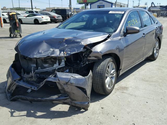 4T1BF1FK1FU950323 - 2015 TOYOTA CAMRY LE GRAY photo 2