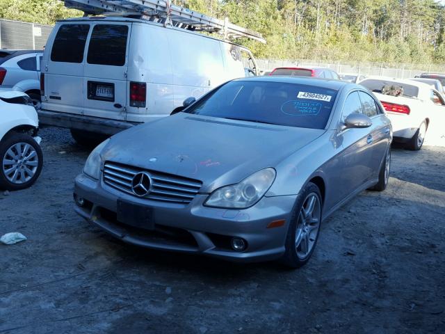 WDDDJ72X37A108396 - 2007 MERCEDES-BENZ CLS 550 GRAY photo 2