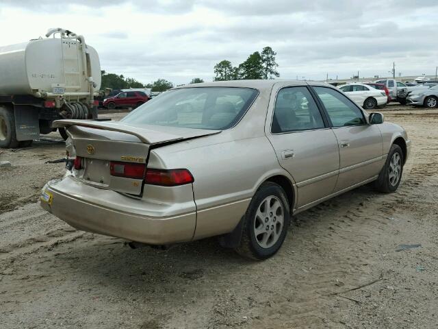 JT2BF28K5W0129507 - 1998 TOYOTA CAMRY GOLD photo 4