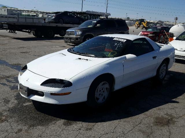 2G1FP22K7T2126710 - 1996 CHEVROLET CAMARO BAS WHITE photo 2