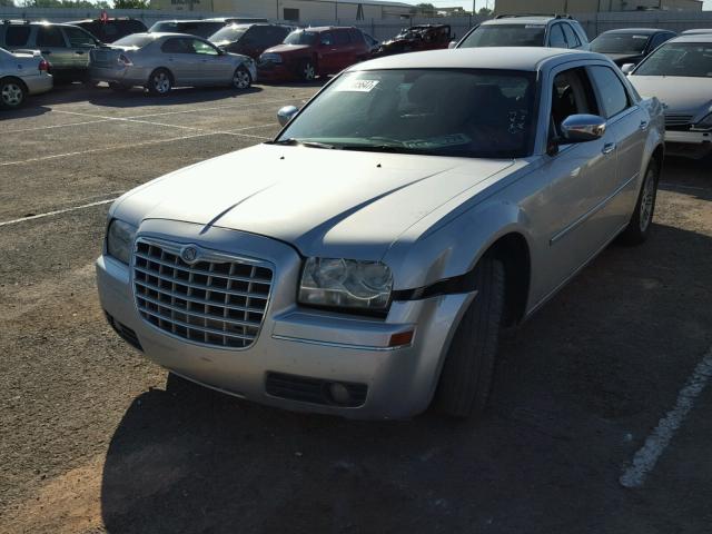 2C3CA5CV8AH192865 - 2010 CHRYSLER 300 TOURIN SILVER photo 2