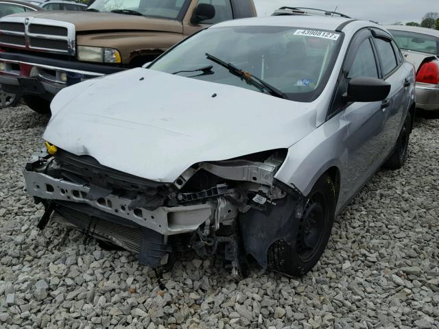 1FAHP3E23CL354131 - 2012 FORD FOCUS S SILVER photo 2