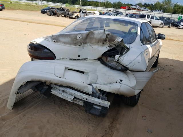 1G2WK52J32F176679 - 2002 PONTIAC GRAND PRIX Սպիտակ լուսանկար 4