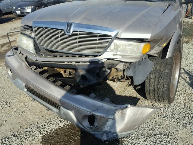 5LMEU27R72LJ14968 - 2002 LINCOLN NAVIGATOR SILVER photo 9