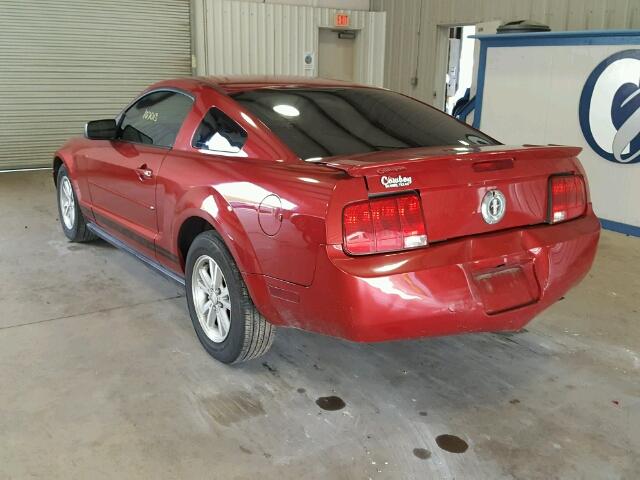 1ZVHT80N585196470 - 2008 FORD MUSTANG RED photo 3