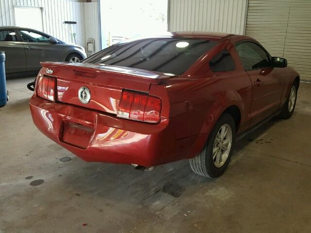 1ZVHT80N585196470 - 2008 FORD MUSTANG RED photo 4