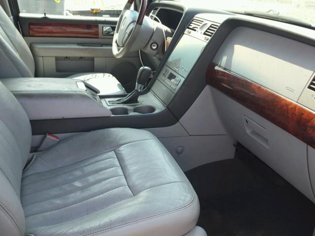 5LMFU28R64LJ28219 - 2004 LINCOLN NAVIGATOR Srebrny zdjęcie 5