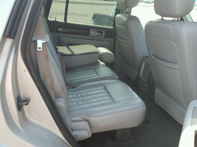 5LMFU28R64LJ28219 - 2004 LINCOLN NAVIGATOR Srebrny zdjęcie 6