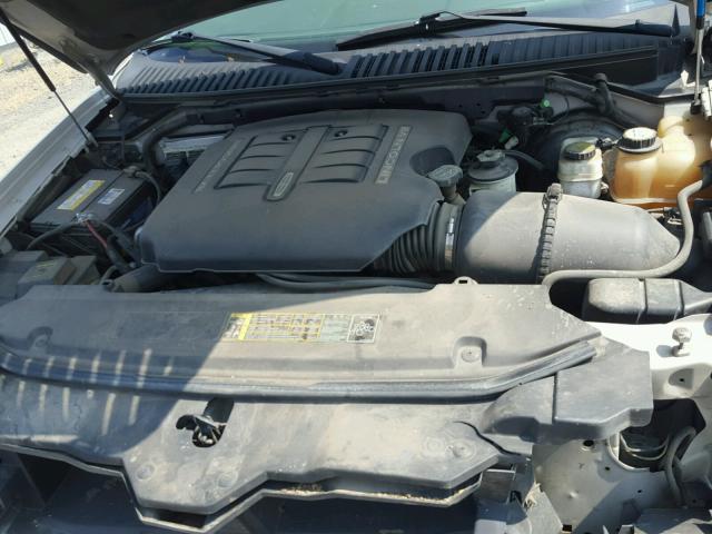 5LMFU28R64LJ28219 - 2004 LINCOLN NAVIGATOR Srebrny zdjęcie 7