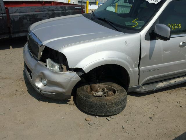 5LMFU28R64LJ28219 - 2004 LINCOLN NAVIGATOR Srebrny zdjęcie 9