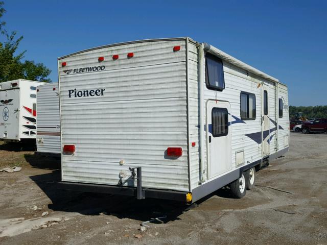 1EB1C282966011659 - 2006 FLEETWOOD PIONEER  WHITE photo 4