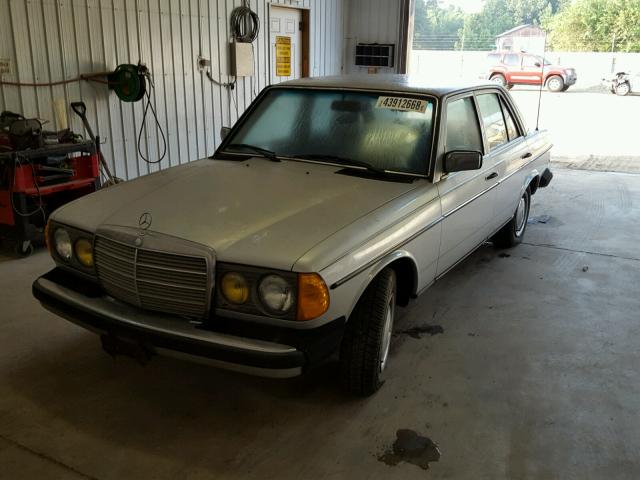 WDBAB23A4DB370732 - 1983 MERCEDES-BENZ 240 D SILVER photo 2