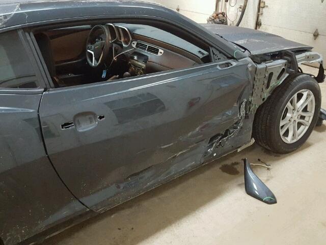 2G1FA1E30E9159266 - 2014 CHEVROLET CAMARO LS GRAY photo 9