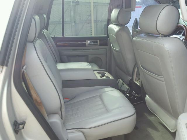 5LMFU27526LJ22192 - 2006 LINCOLN NAVIGATOR SILVER photo 6
