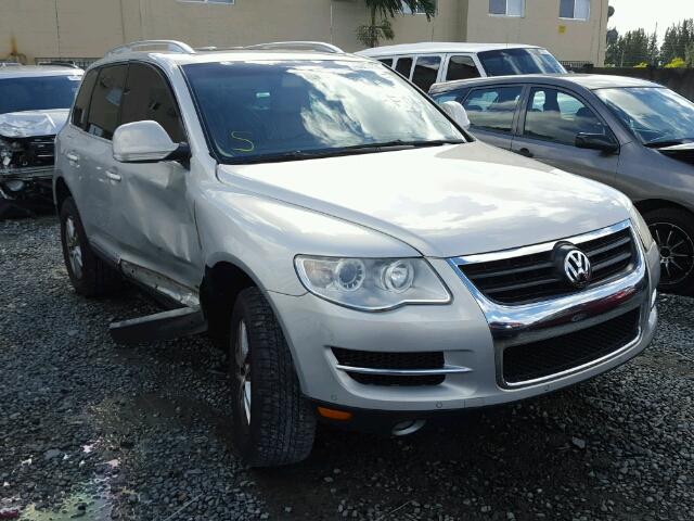 WVGBE77L09D016493 - 2009 VOLKSWAGEN TOUAREG 2 SILVER photo 1