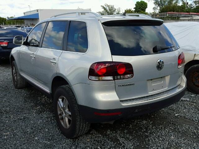WVGBE77L09D016493 - 2009 VOLKSWAGEN TOUAREG 2 SILVER photo 3