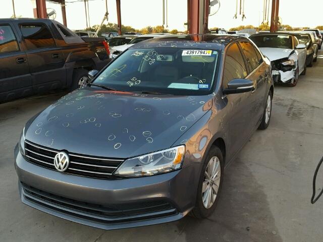 3VWD07AJ4FM296242 - 2015 VOLKSWAGEN JETTA SE GRAY photo 2