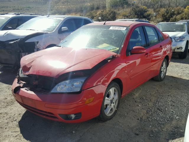 1FAFP38Z77W364777 - 2007 FORD FOCUS RED photo 2