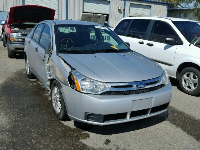 1FAHP3FN9AW268391 - 2010 FORD FOCUS SILVER photo 1