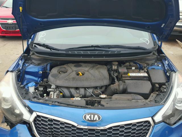 KNAFK4A69E5048196 - 2014 KIA FORTE LX BLUE photo 7