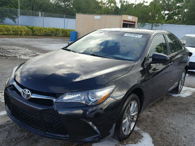 4T1BF1FK3HU811653 - 2017 TOYOTA CAMRY LE შავი ფოტო 2