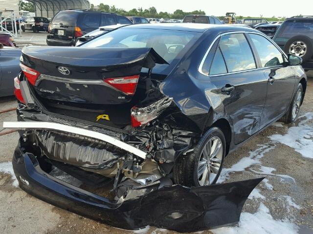 4T1BF1FK3HU811653 - 2017 TOYOTA CAMRY LE შავი ფოტო 4