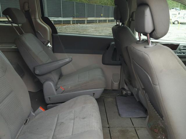 2A4RR5D17AR307096 - 2010 CHRYSLER TOWN & COU 银色 照片 6