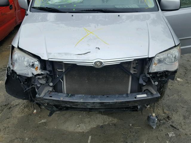 2A4RR5D17AR307096 - 2010 CHRYSLER TOWN & COU 银色 照片 9