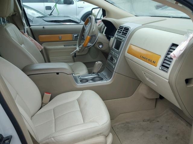 2LMDU88CX7BJ21114 - 2007 LINCOLN MKX TAN photo 5