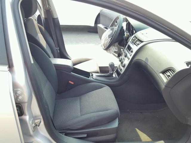 1G1ZC5EB8AF198436 - 2010 CHEVROLET MALIBU 1LT ვერცხლისფერი ფოტო 5