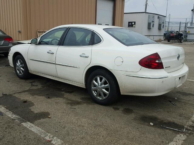 2G4WD532851329237 - 2005 BUICK LACROSSE C WHITE photo 3